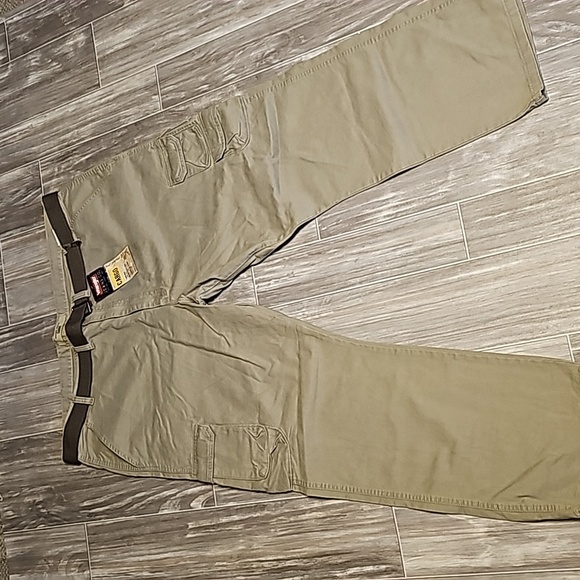 Wrangler Jeans Co Straight Leg Cargo Khaki Pants with Brown Belt | 46 W x 30 L - Picture 3 of 5